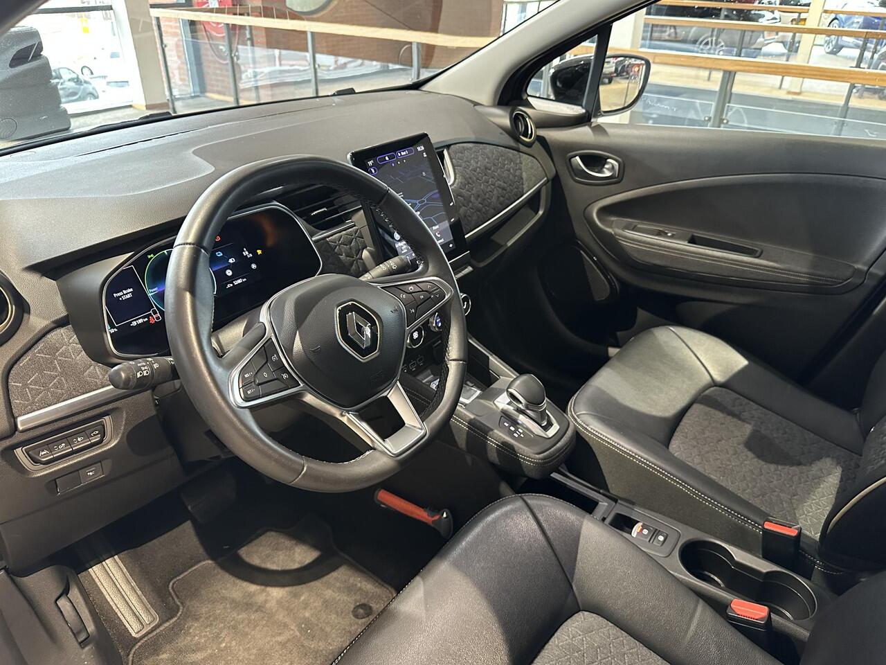 Renault ZOE R135 Iconic 52 kWh (Koop Accu) | BLIND SPOT | CAMERA | PARKEERSENSOREN | CLIMATE CONTROL | CRUISE CONTROL | APPLE CARPLAY