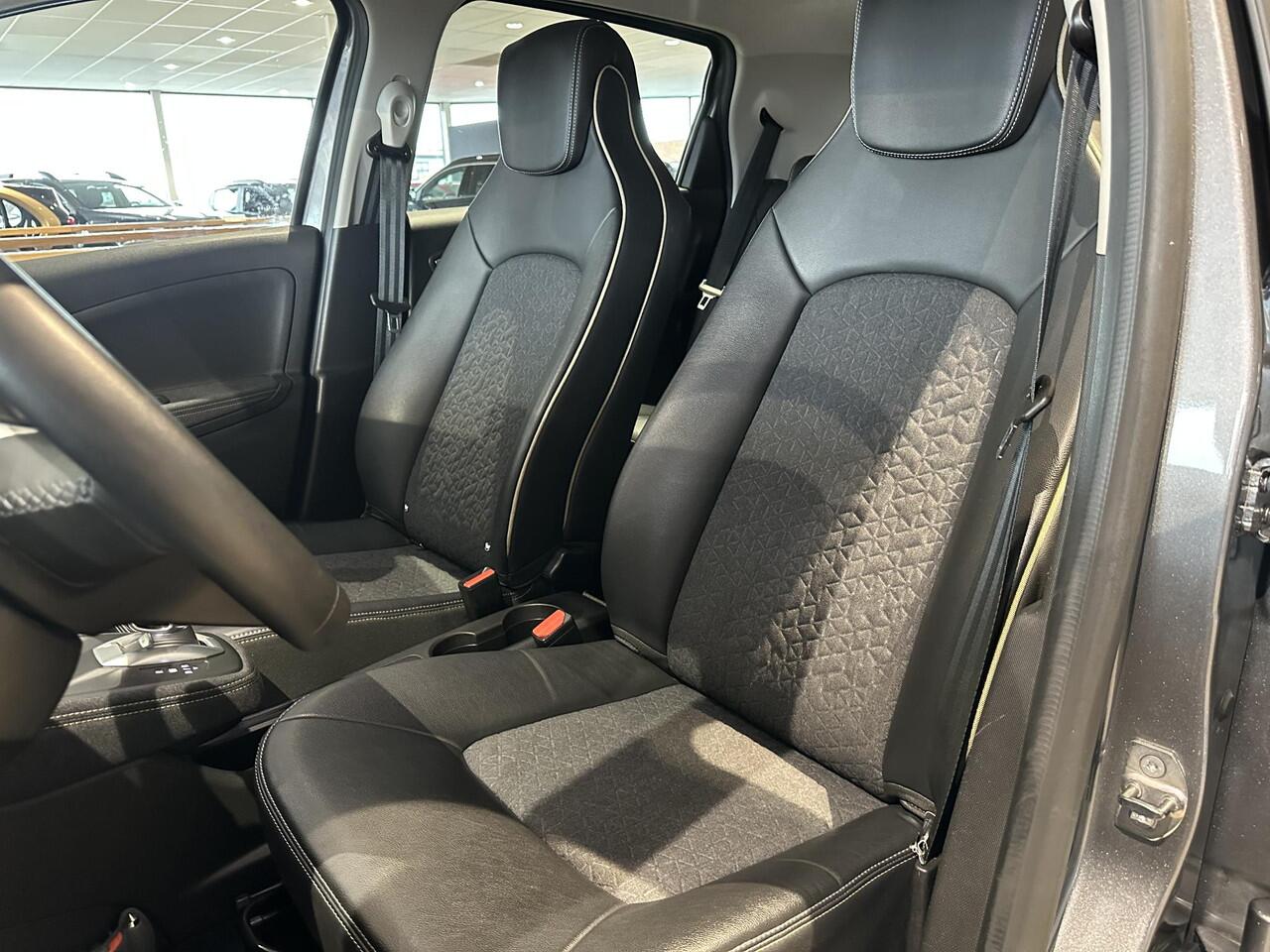 Renault ZOE R135 Iconic 52 kWh (Koop Accu) | BLIND SPOT | CAMERA | PARKEERSENSOREN | CLIMATE CONTROL | CRUISE CONTROL | APPLE CARPLAY