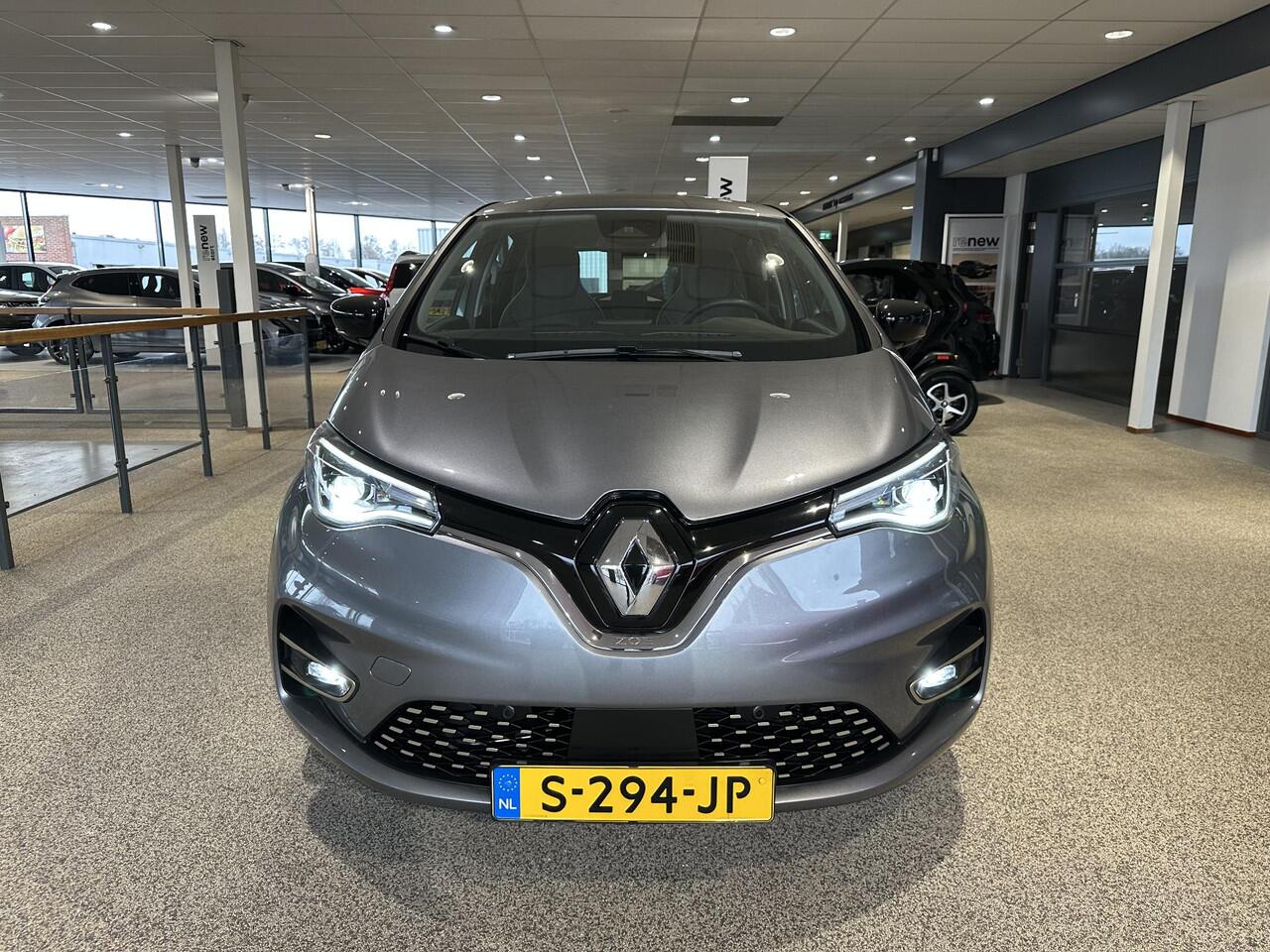 Renault ZOE R135 Iconic 52 kWh (Koop Accu) | BLIND SPOT | CAMERA | PARKEERSENSOREN | CLIMATE CONTROL | CRUISE CONTROL | APPLE CARPLAY