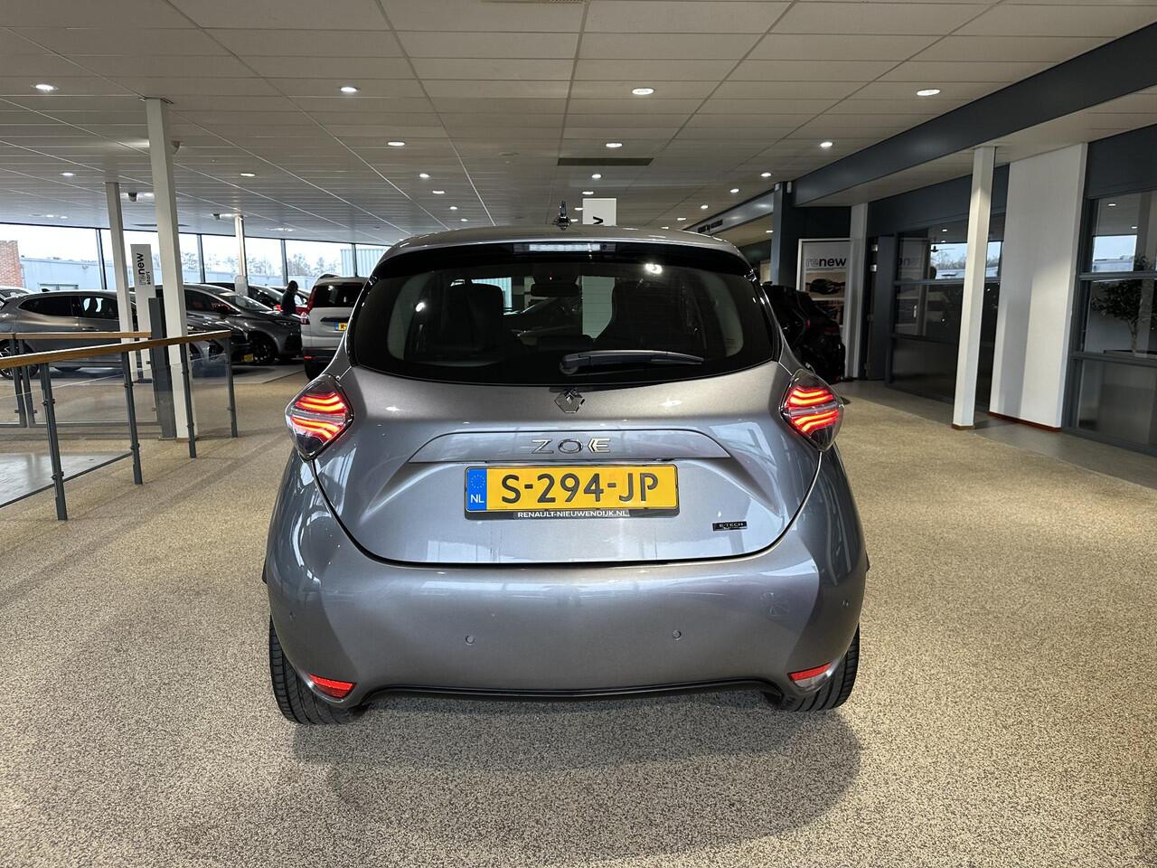 Renault ZOE R135 Iconic 52 kWh (Koop Accu) | BLIND SPOT | CAMERA | PARKEERSENSOREN | CLIMATE CONTROL | CRUISE CONTROL | APPLE CARPLAY