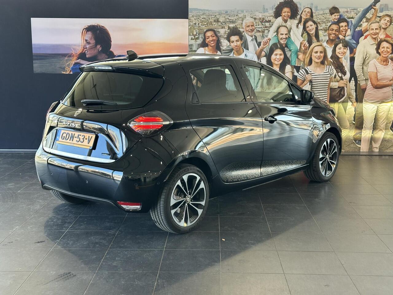 Renault ZOE R135 Iconic 52 kWh 98% SOH | KOOP ACCU | ACHTERUITRIJCAMERA | PARKEERSENSOREN ACHTER | CLIMATE CONTROL