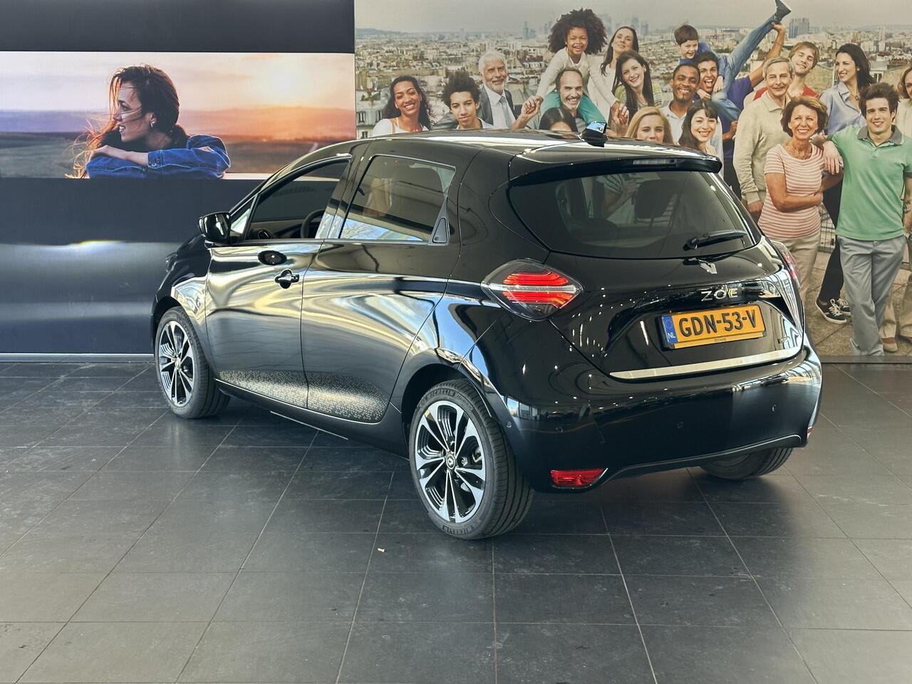 Renault ZOE R135 Iconic 52 kWh 98% SOH | KOOP ACCU | ACHTERUITRIJCAMERA | PARKEERSENSOREN ACHTER | CLIMATE CONTROL