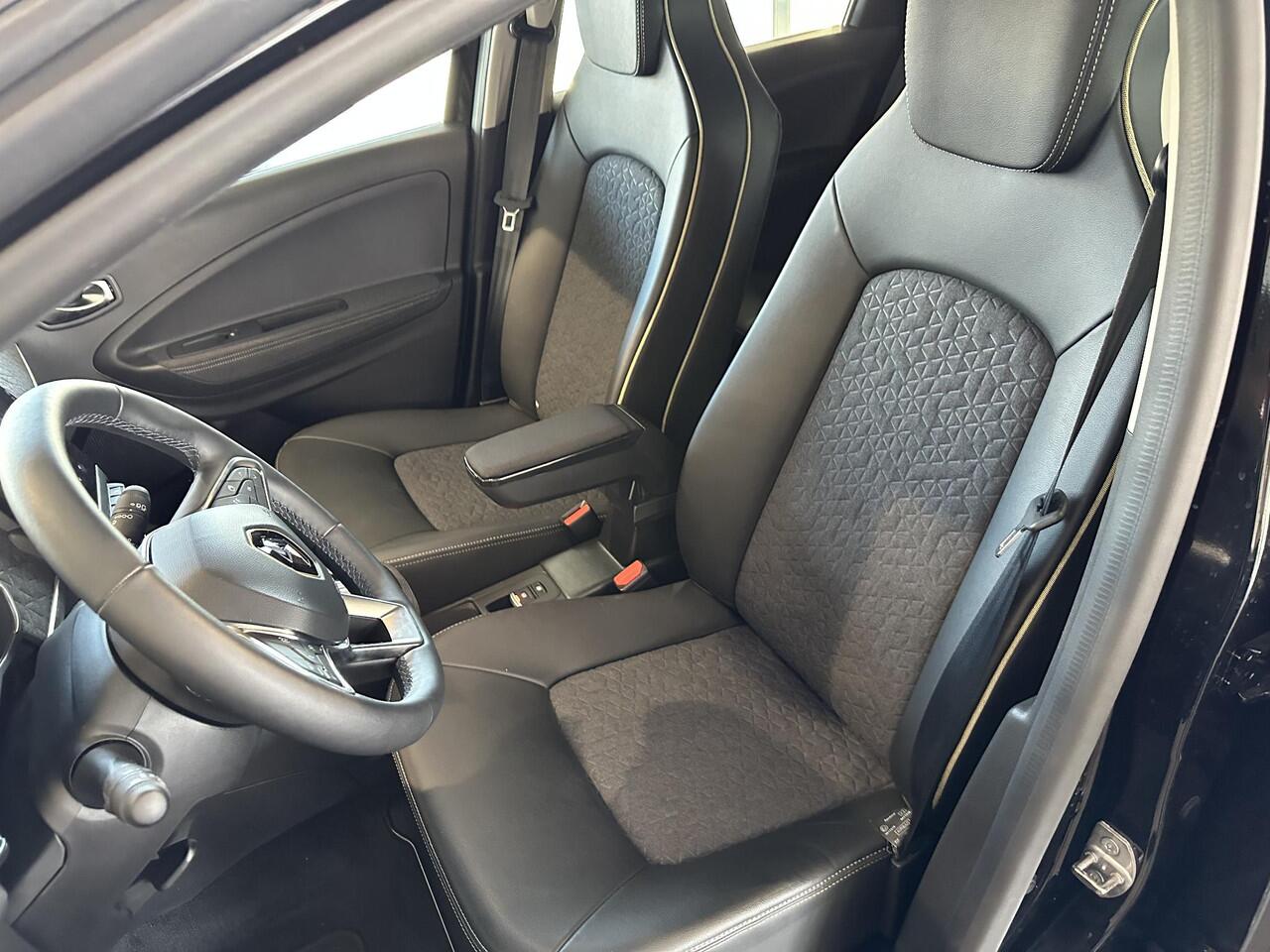 Renault ZOE R135 Iconic 52 kWh 98% SOH | KOOP ACCU | ACHTERUITRIJCAMERA | PARKEERSENSOREN ACHTER | CLIMATE CONTROL