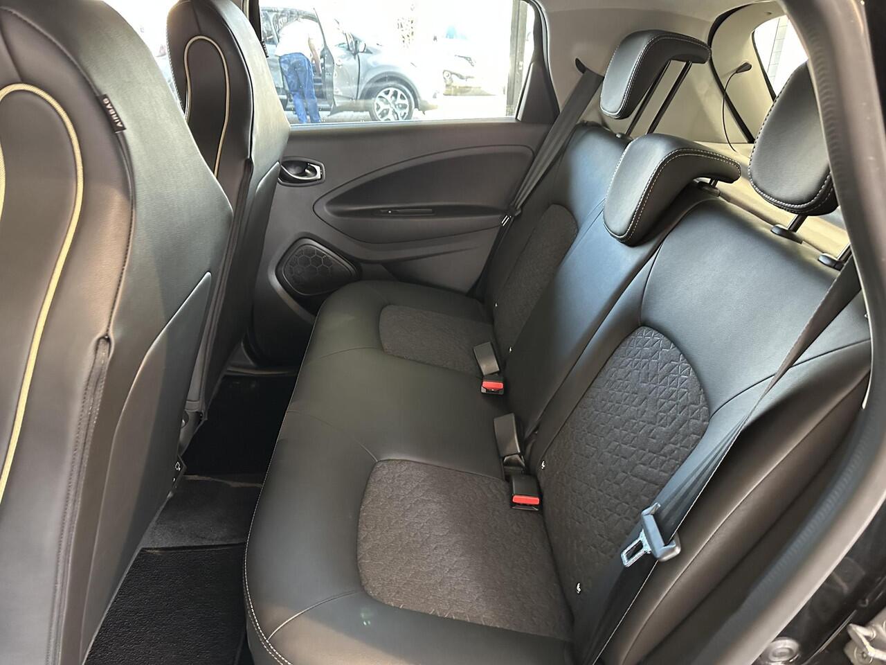 Renault ZOE R135 Iconic 52 kWh 98% SOH | KOOP ACCU | ACHTERUITRIJCAMERA | PARKEERSENSOREN ACHTER | CLIMATE CONTROL