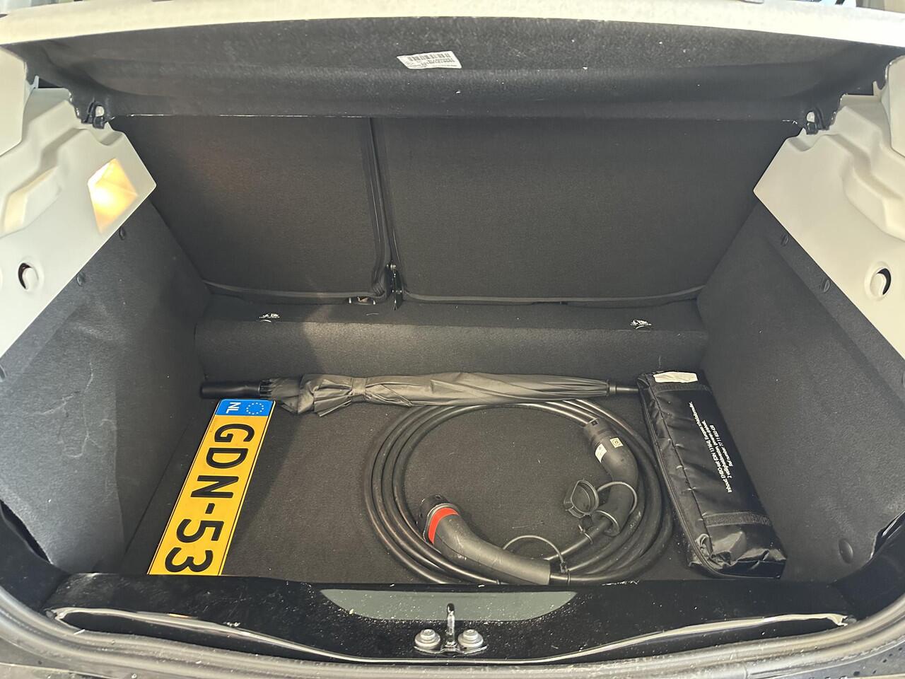 Renault ZOE R135 Iconic 52 kWh 98% SOH | KOOP ACCU | ACHTERUITRIJCAMERA | PARKEERSENSOREN ACHTER | CLIMATE CONTROL