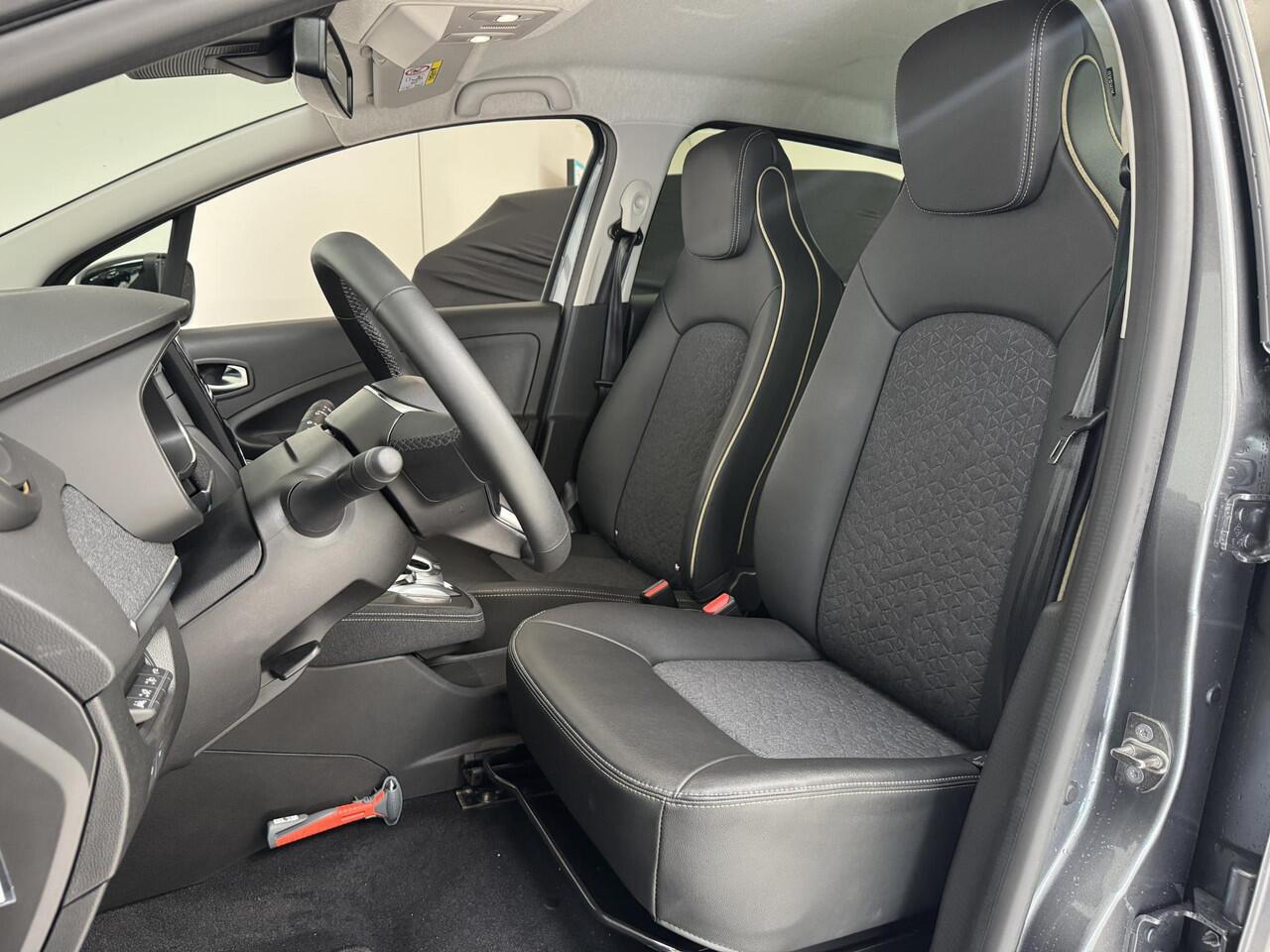 Renault ZOE R135 Iconic 52 kWh | Navigatie | Camera | Stoel + stuurverwarming | Warmtepomp |