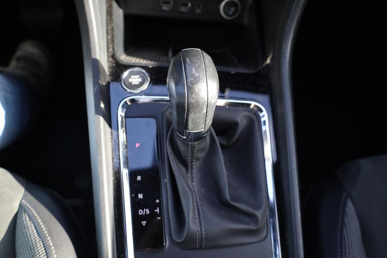 Seat ATECA 1.5 TSI Xcellence Business Intense 110KW/150PK DSG, Digital cockpit, elektrische klep, achteruitrijcamera, ACC, side assist, NL auto dealeronderhouden, alcantara zwart, 18" LMV, zwarte dakhemel, full led, rondom zicht area view camera, draadoos laden carp