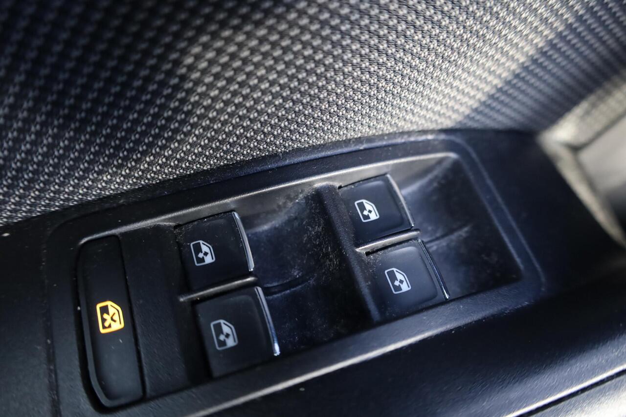 Seat ATECA 1.5 TSI Xcellence Business Intense 110KW/150PK DSG, Digital cockpit, elektrische klep, achteruitrijcamera, ACC, side assist, NL auto dealeronderhouden, alcantara zwart, 18" LMV, zwarte dakhemel, full led, rondom zicht area view camera, draadoos laden carp