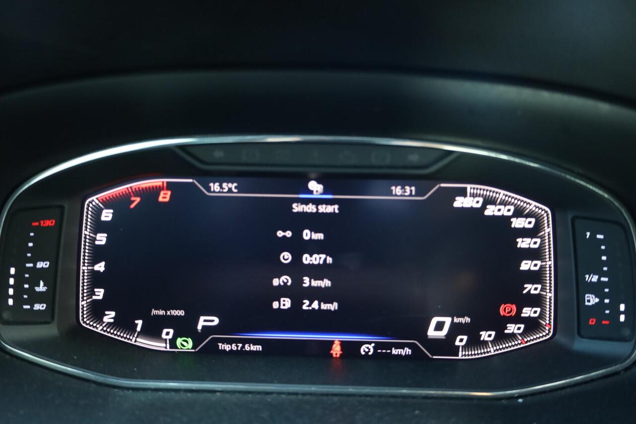 Seat ATECA 1.5 TSI Xcellence Business Intense 110KW/150PK DSG, Digital cockpit, elektrische klep, achteruitrijcamera, ACC, side assist, NL auto dealeronderhouden, alcantara zwart, 18" LMV, zwarte dakhemel, full led, rondom zicht area view camera, draadoos laden carp