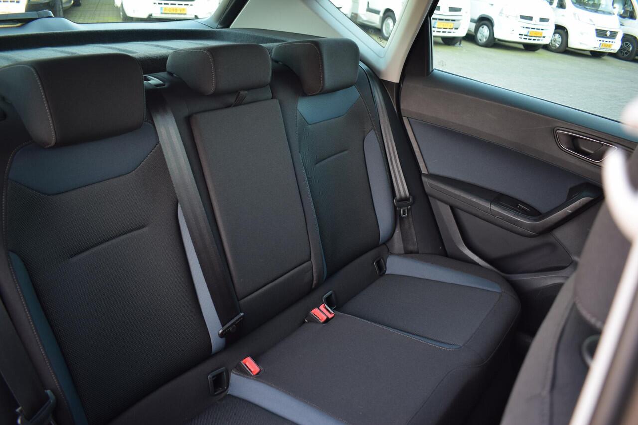 Seat ATECA 1.0 EcoTSI Style Business Intense | Trekhaak | Apple CarPlay | Camera | Climate