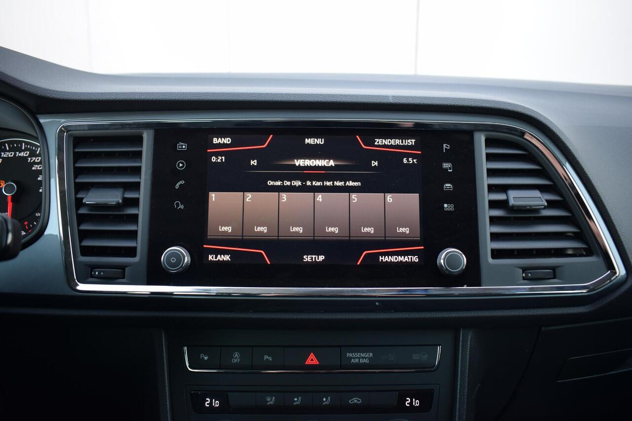 Seat ATECA 1.0 EcoTSI Style Business Intense | Trekhaak | Apple CarPlay | Camera | Climate