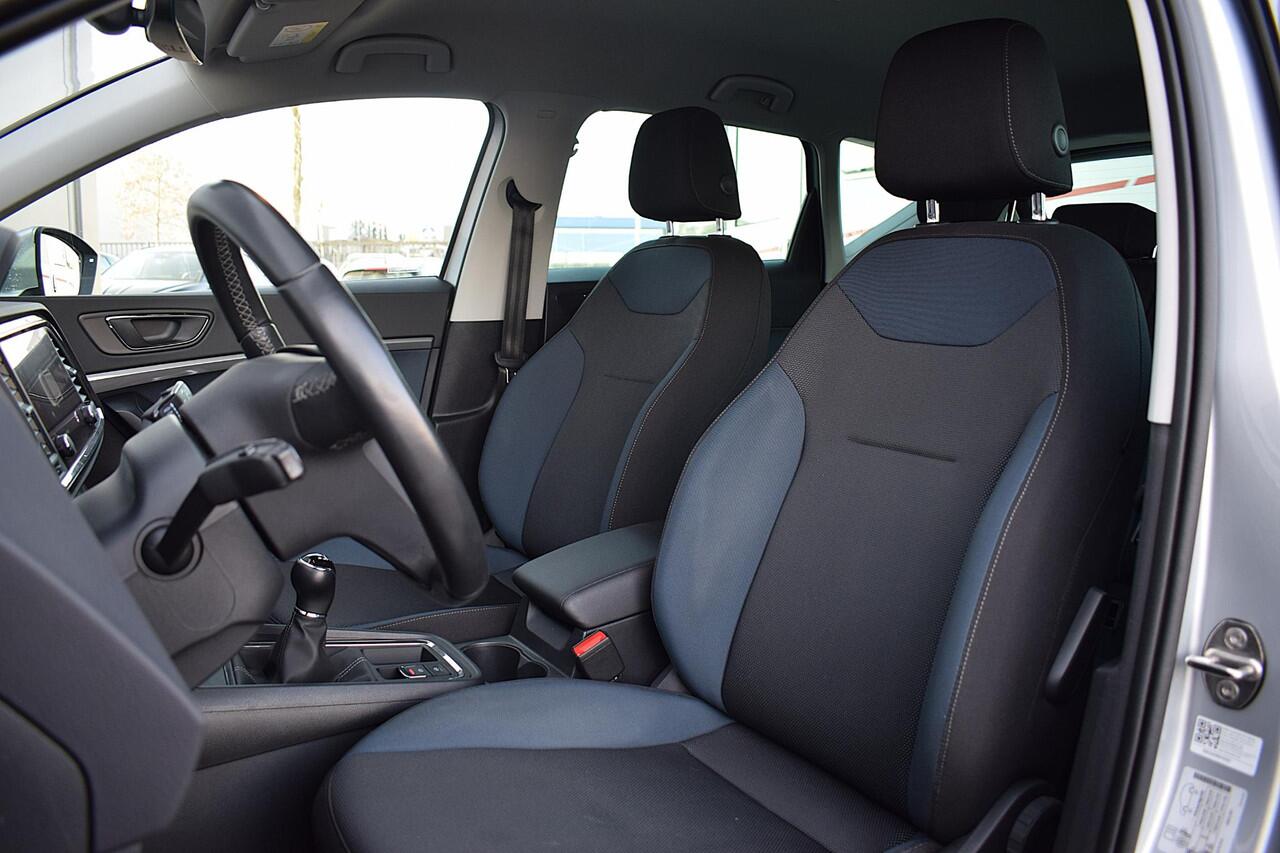 Seat ATECA 1.0 EcoTSI Style Business Intense | Trekhaak | Apple CarPlay | Camera | Climate