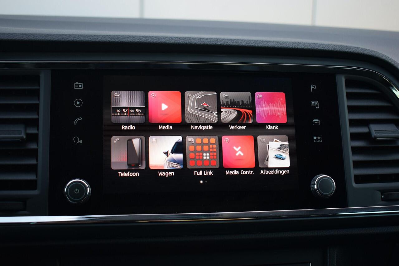 Seat ATECA 1.0 EcoTSI Style Business Intense | Trekhaak | Apple CarPlay | Camera | Climate