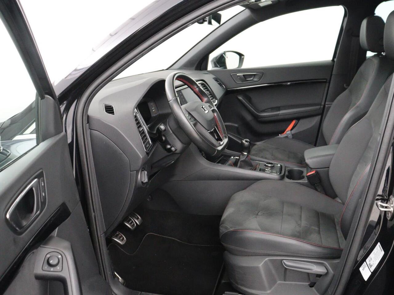Seat ATECA 1.5 TSI FR Intens | Panoramadak | Trekhaak | Stoelverwarming | 360 Camera | Adaptive cruise | Alcantara | Beats Audio | Virtual Cockpit | Carplay | Full LED | Keyless | Navigatie