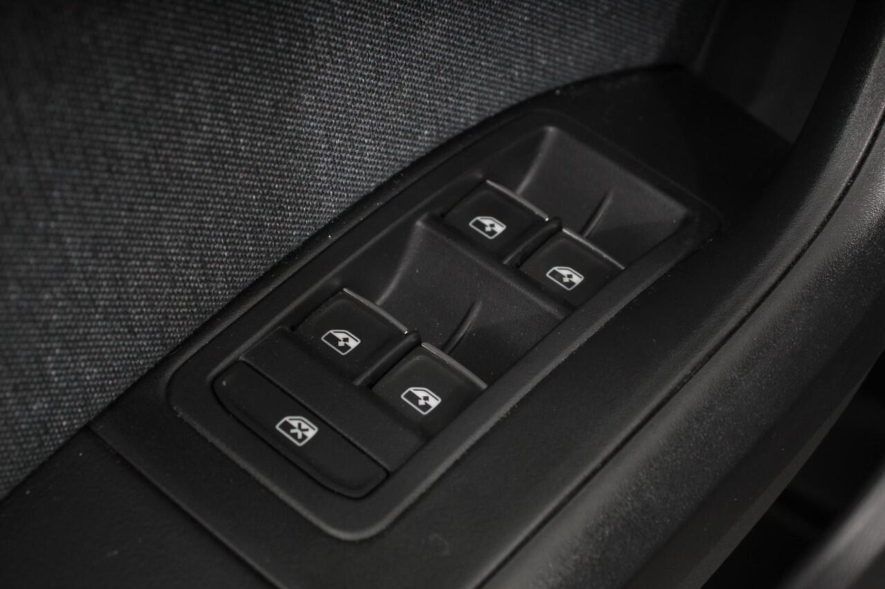 Seat ATECA 1.5 TSI DSG Style Nieuw type Demo! | Climate Control Parkeer sensoren Cruise control DAB Led Lichtmetalen Velgen