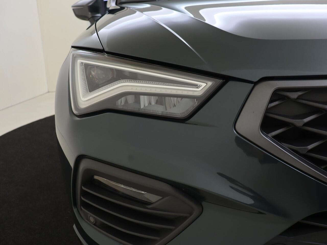 Seat ATECA 1.5 TSI FR Business Intense | Trekhaak | Parkeerassistent | 360 camera | Keyless | Cruise control | Virtual cockpit | Full LED |