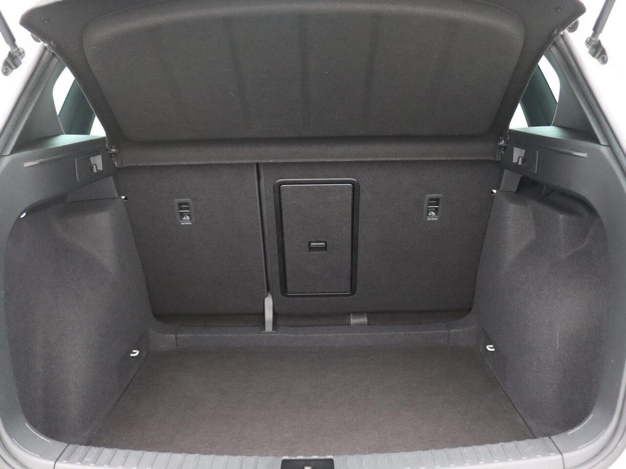 Seat ATECA 1.5 TSI FR Business Intense 150PK DSG Achteruitrijcamera, Keyless, Stoel-Stuurverwarming, 18" LM Velgen, Adaptieve Cruise Control