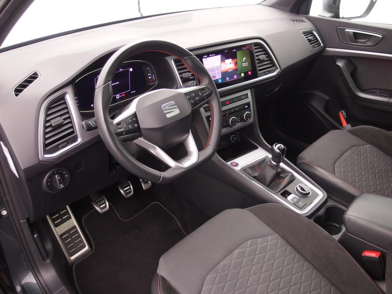 Seat ATECA 1.0 TSI FR Business Intense PANORAMADAK / FULL LED / KEYLESS / 360GR CAMERA / CARPLAY / DODEHOEK / NL-AUTO