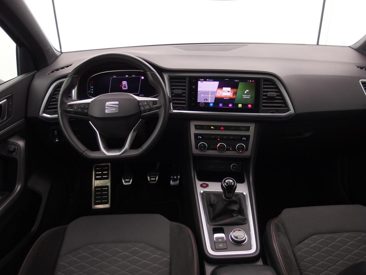 Seat ATECA 1.0 TSI FR Business Intense PANORAMADAK / FULL LED / KEYLESS / 360GR CAMERA / CARPLAY / DODEHOEK / NL-AUTO