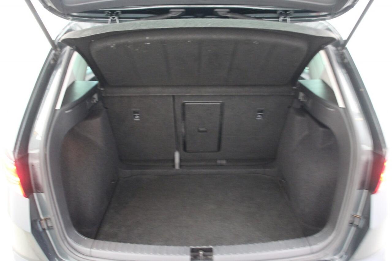 Seat ATECA 1.5 TSI Style Business Intense - Carplay, Camera, 1800 kg trekken