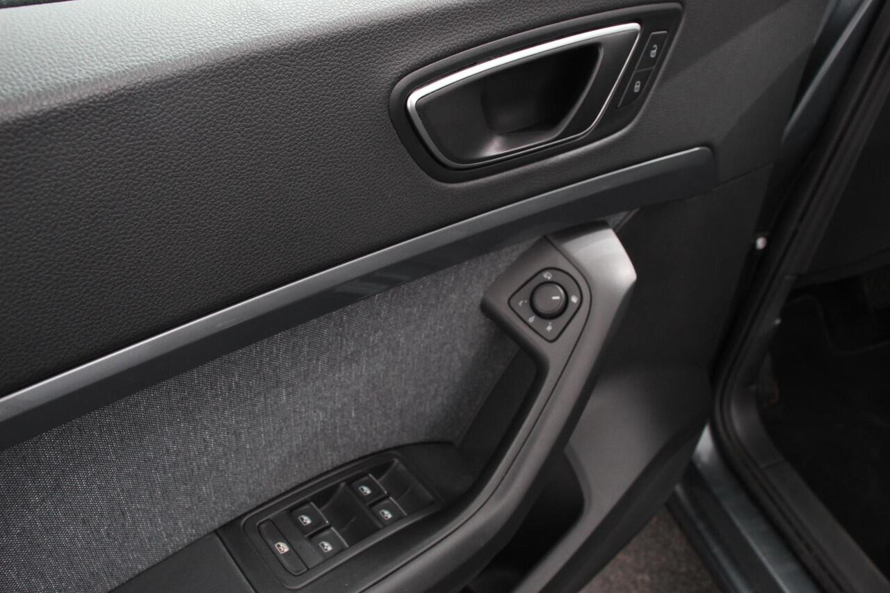 Seat ATECA 1.5 TSI 150pk DSG Style | Navigatie | Apple Carplay/Android Auto | Adaptive Cruise Control | Parkeersensor achter | Camera | Stoel-en stuurverwarming | Virtual Cockpit | Climate Control | Ledverlichting voor