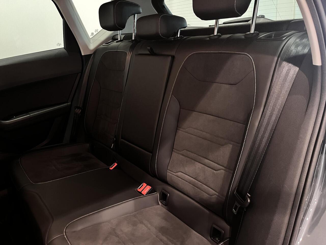 Seat ATECA 1.5 TSI Style Business Intense | Stoelverwarming | Navigatie | Climate Control | Cruise Control | Apple Carplay/Android Auto | Parkeersensoren voor, achter en achteruitrijcamera