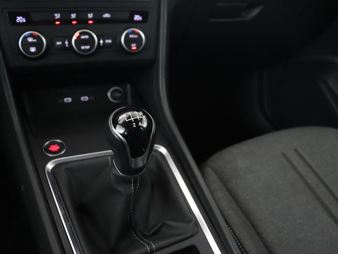 Seat ATECA 2.0 TDI Style Intens | Carplay | Camera | Navigatie | Full LED | Park Assist | Cruise control | Climate control | Getint glas