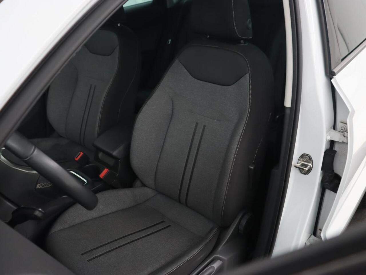 Seat ATECA 2.0 TDI Style Intens | Carplay | Camera | Navigatie | Full LED | Park Assist | Cruise control | Climate control | Getint glas