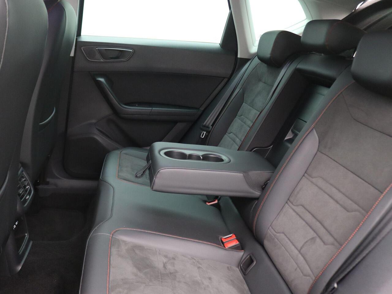 Seat ATECA 1.5 TSI FR Business Intense 150PK DSG Trekhaak, Beats Audio, Memorystoel, Voorruitverwarming, Keyless, Stoelverwarming, 18" LM Velgen