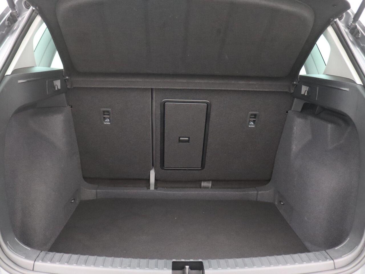 Seat ATECA 1.5 TSI FR Business Intense 150PK DSG Trekhaak, Beats Audio, Memorystoel, Voorruitverwarming, Keyless, Stoelverwarming, 18" LM Velgen