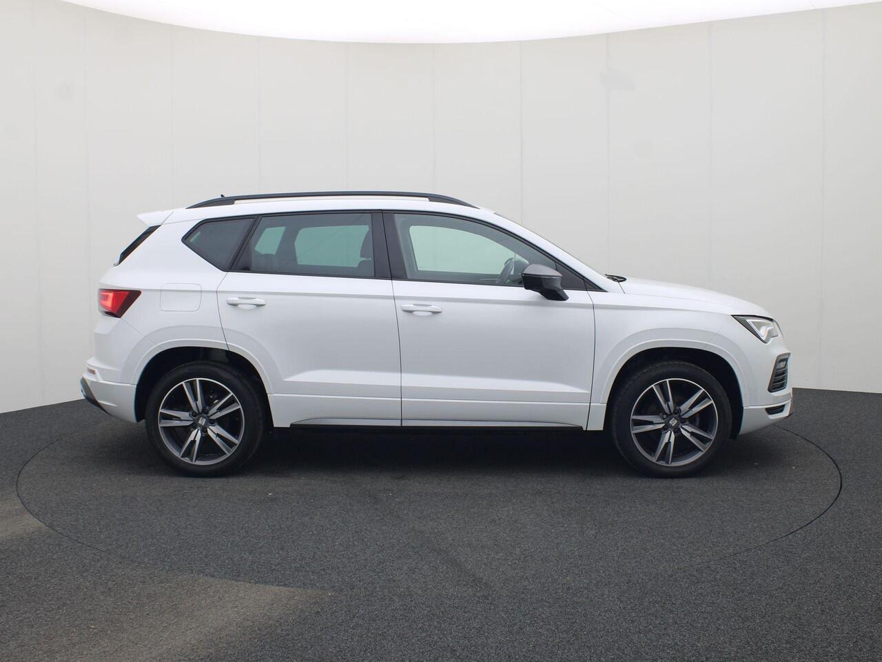 Seat ATECA 1.5TSI/150PK FR Business Intense DSG · Apple/Android Car Play · Camera + parkeersensoren · Keyless