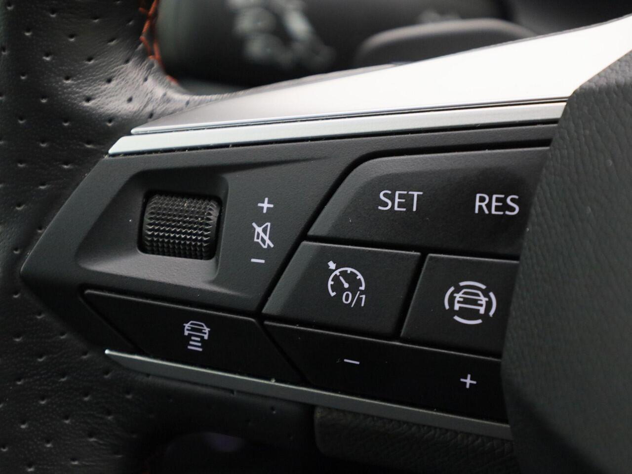 Seat ATECA 1.5TSI/150PK FR Business Intense DSG · Apple/Android Car Play · Camera + parkeersensoren · Keyless