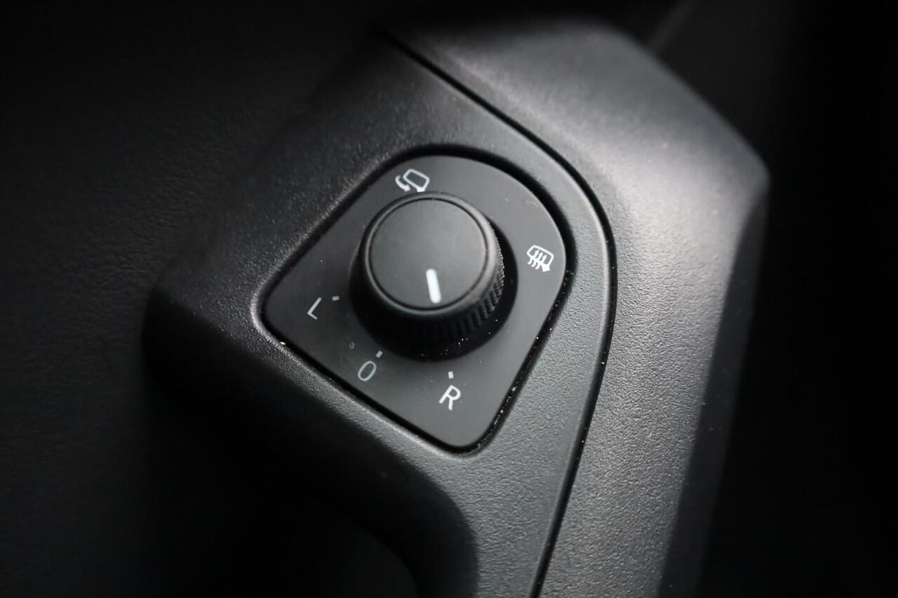 Seat ATECA 1.5 TSI Style Business Intense 110KW/150PK DSG, wegklapbare trekhaak, leder alcantara, achteruitrijcamera, stoel en stuurwielverwarming, acc, adaptieve cruise control, digital cockpit, privacy glas, chroom pakket