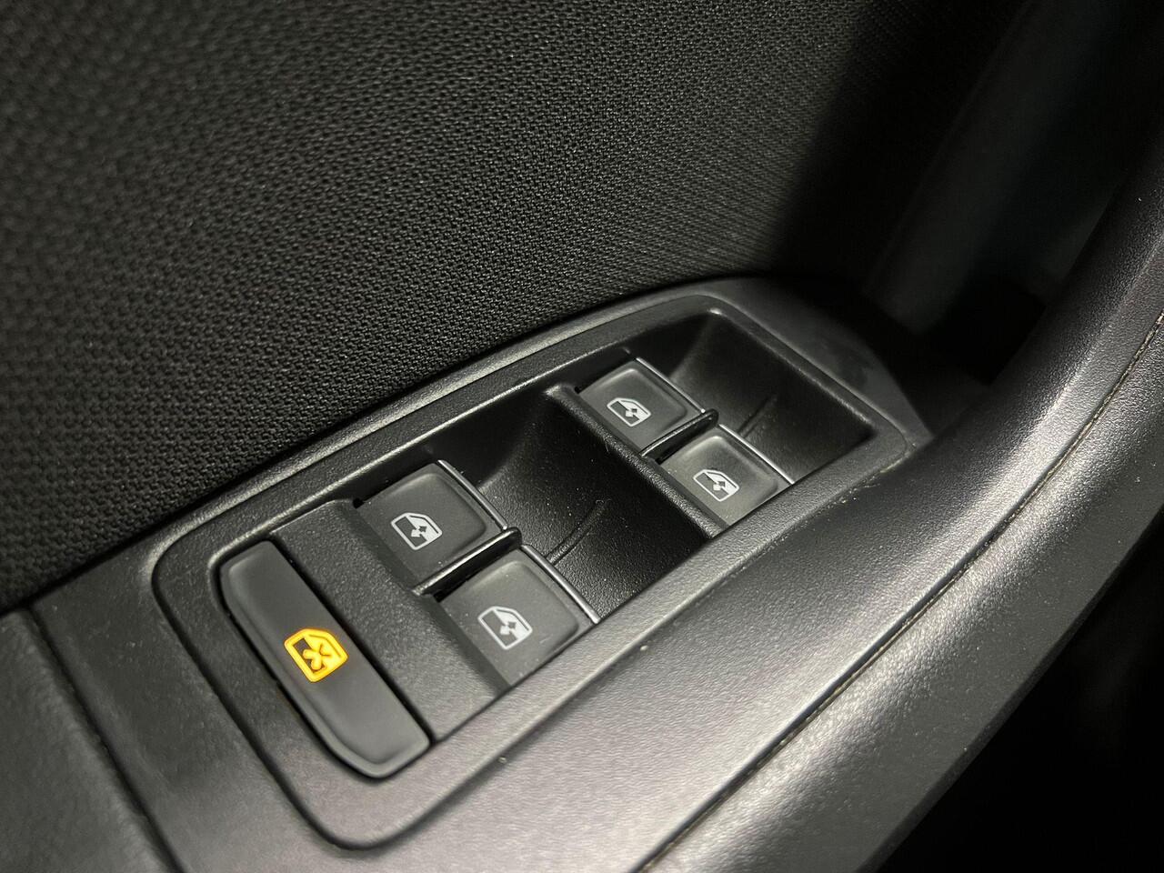 Seat ATECA 1.5 TSI DSG7 Aut. FR Business Intense Airco ECC Navi Carplay PDC VA + Camera Adaptive Cruise Control LED Matrix Stoel/Stuurverwarming Keyless Ambiente verlichting