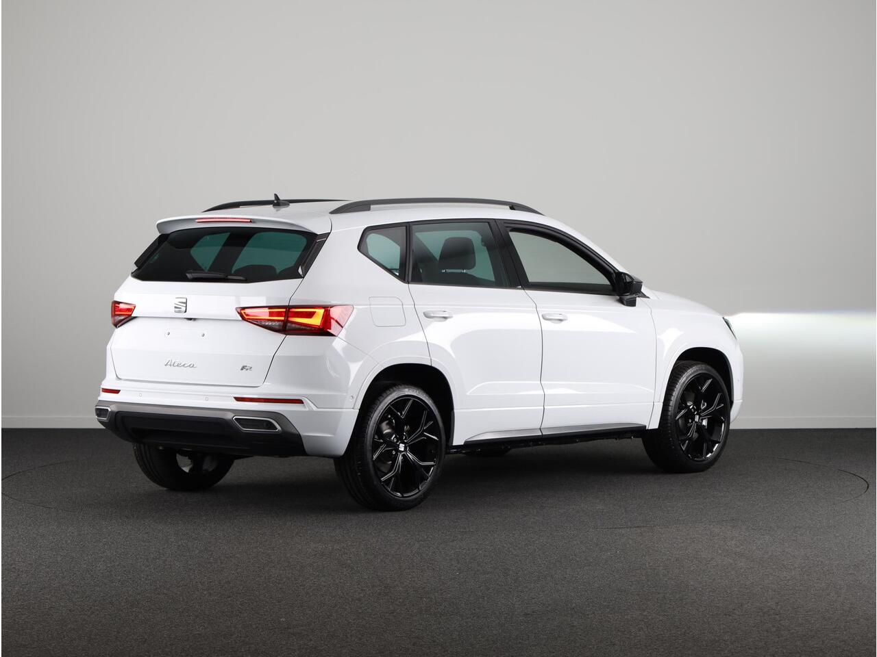 Seat ATECA FR Business Intense 1.5 TSI 150 pk 6 versn. Hand Private lease vanaf ¤ 764,- pm | Navigatie | Virtual Cockpit | Parkeercamera | 19 inch lichtmetalen velgen