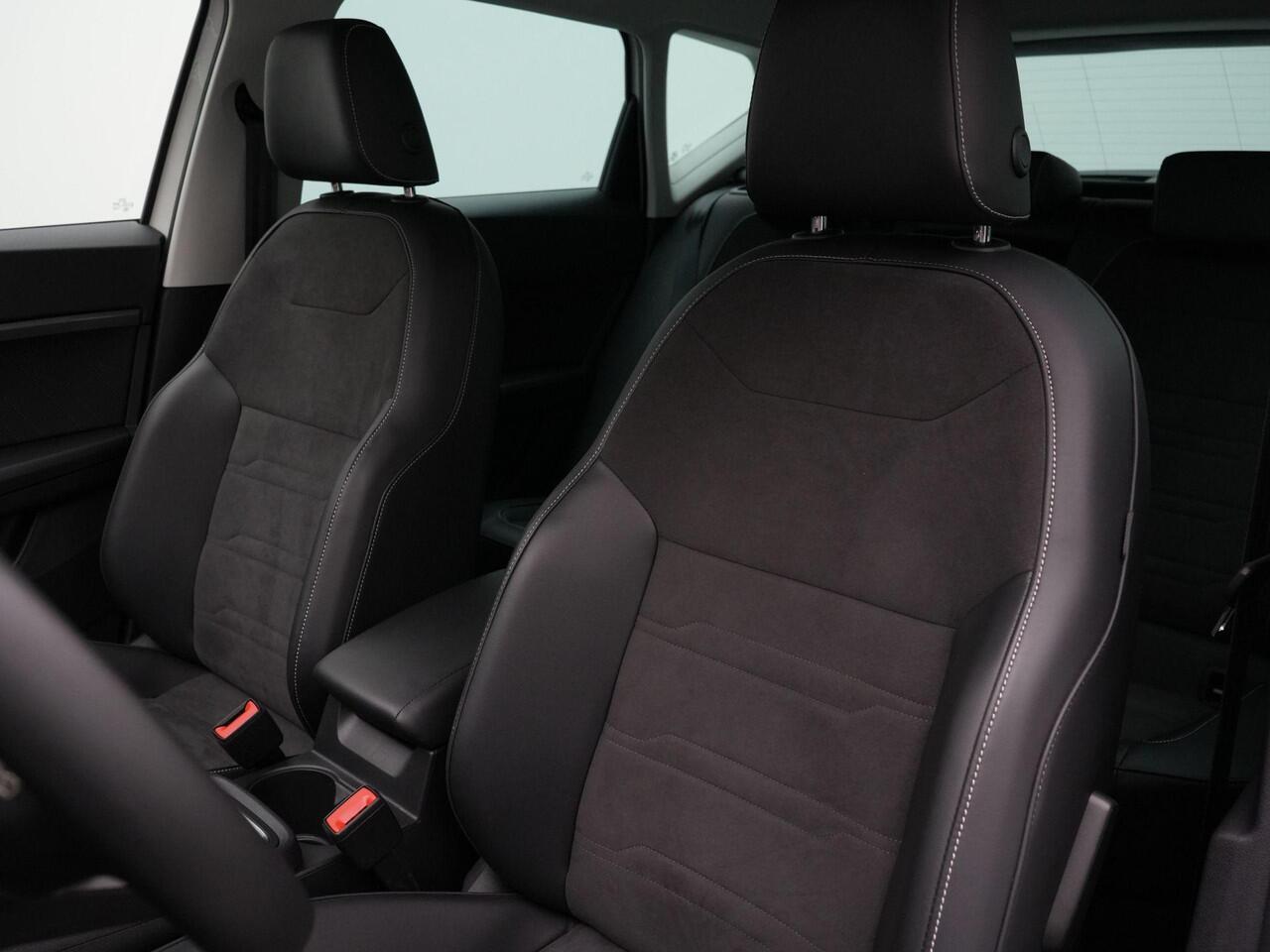 Seat ATECA 1.5 TSI 150 pk Style Business Intense | Trekhaak | Leder/alcantara | Navigatie | Stuur-/stoelverwarming | Achteruitrijcamera