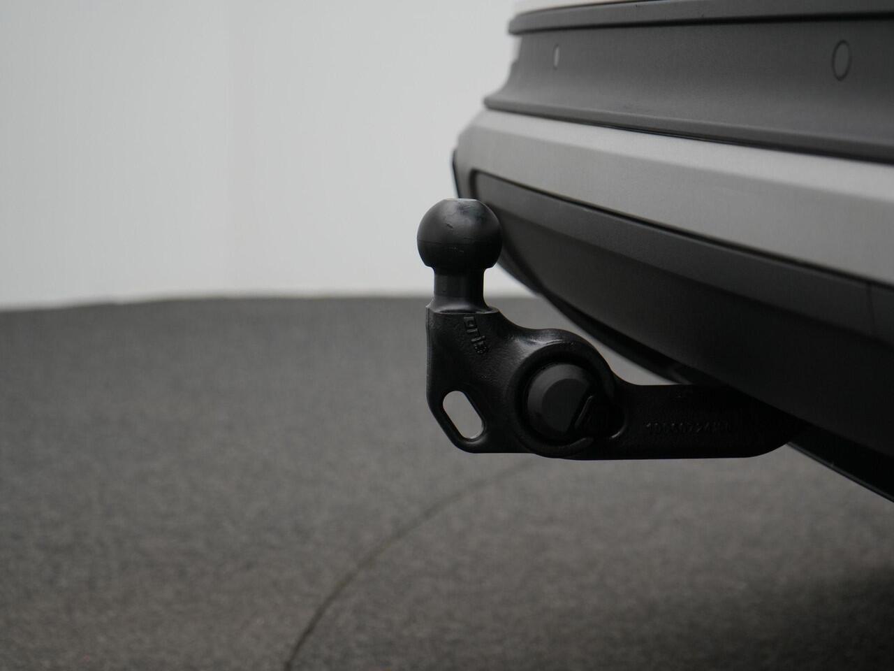 Seat ATECA 1.5 TSI 150 pk Style Business Intense | Trekhaak | Leder/alcantara | Navigatie | Stuur-/stoelverwarming | Achteruitrijcamera