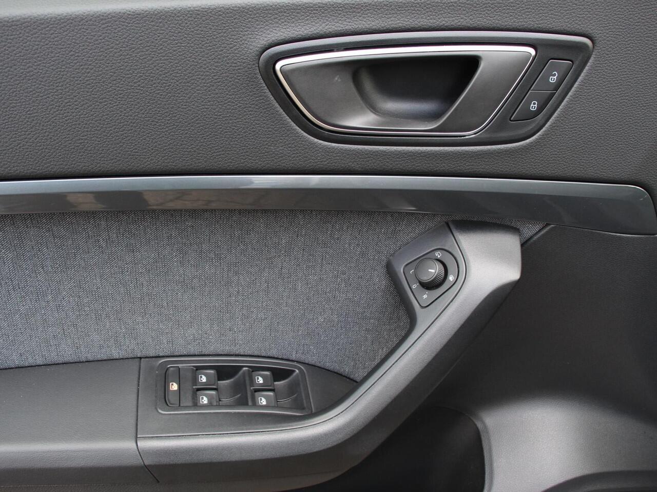 Seat ATECA 1.5 TSI Style Business Intense Climate control Cruise control Keyless start Verwarmde voorstoelen Verwarmde stuur LED Parkeersensoren achter Apple Carplay/ Android Auto