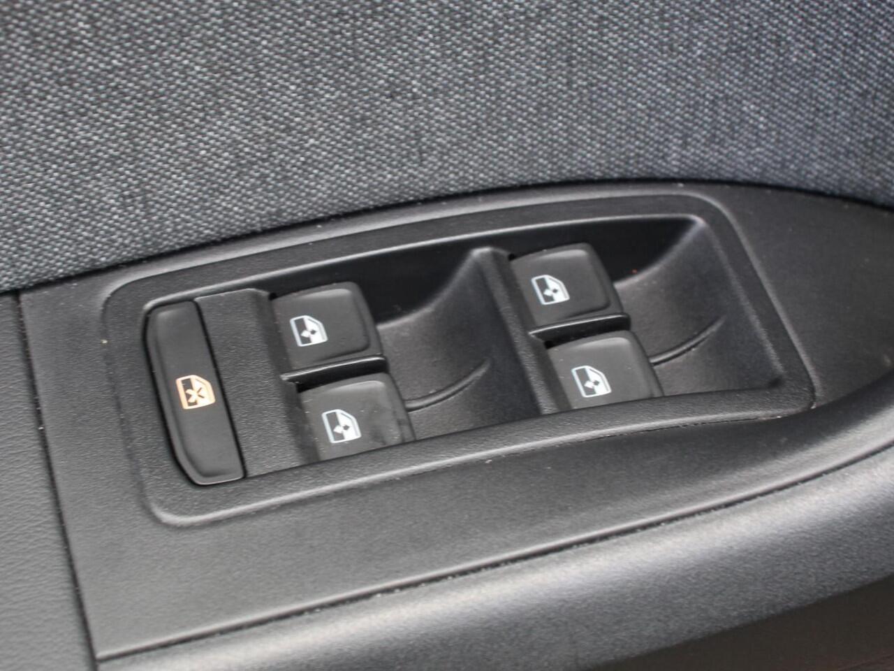 Seat ATECA 1.5 TSI Style Business Intense Climate control Cruise control Keyless start Verwarmde voorstoelen Verwarmde stuur LED Parkeersensoren achter Apple Carplay/ Android Auto