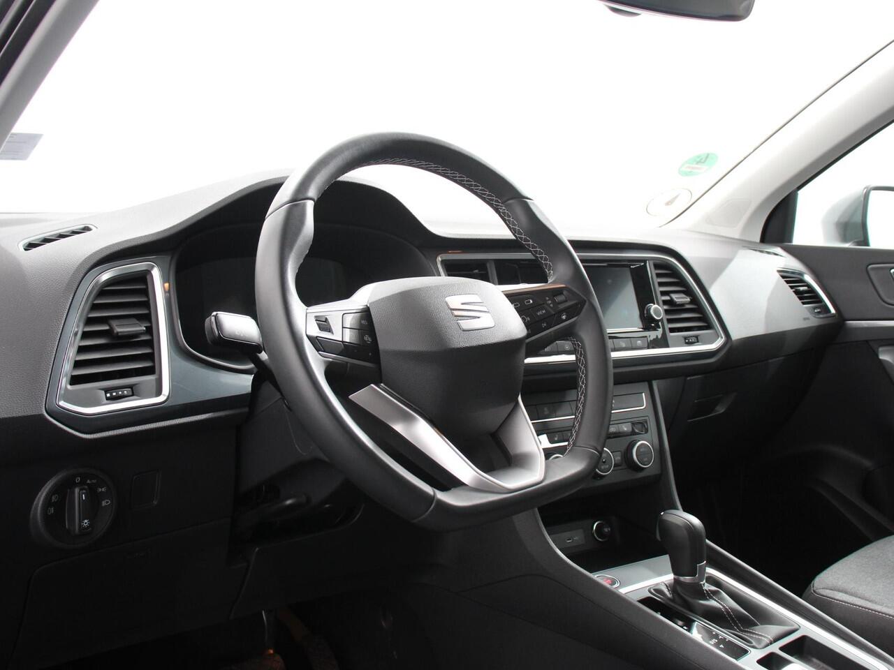 Seat ATECA 1.5 TSI Style Business Intense Climate control Cruise control Keyless start Verwarmde voorstoelen Verwarmde stuur LED Parkeersensoren achter Apple Carplay/ Android Auto