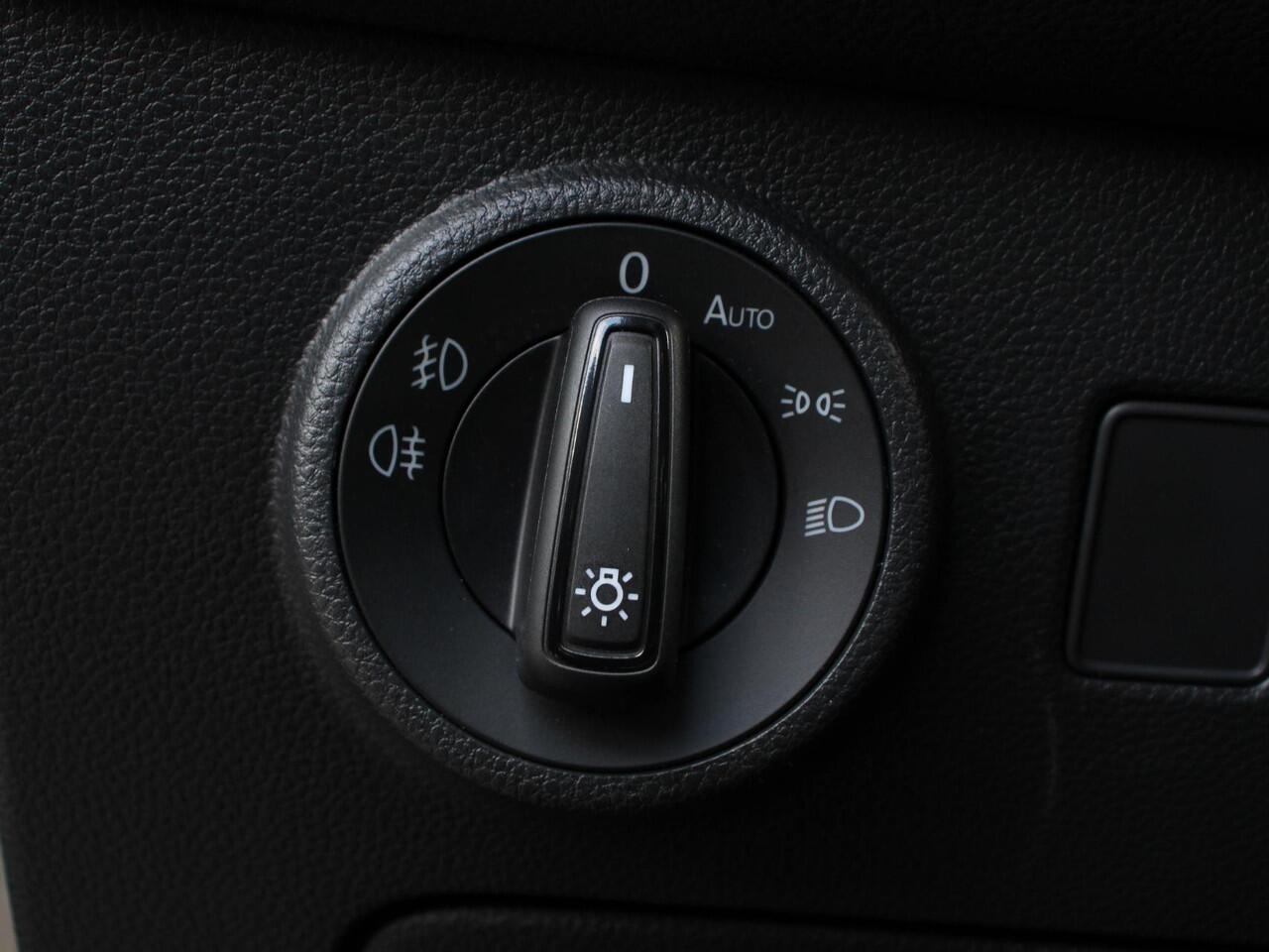 Seat ATECA 1.5 TSI Style Business Intense Climate control Cruise control Keyless start Verwarmde voorstoelen Verwarmde stuur LED Parkeersensoren achter Apple Carplay/ Android Auto