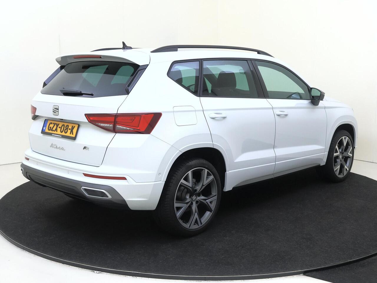 Seat ATECA 1.5 TSI FR Business Intense | Keyless | Parkeerassistent | Dodehoek detectie | Achteruitrijcamera | Stoel- en stuurwielverwarming | Alcantara bekleding | Navigatie | 19" lmv