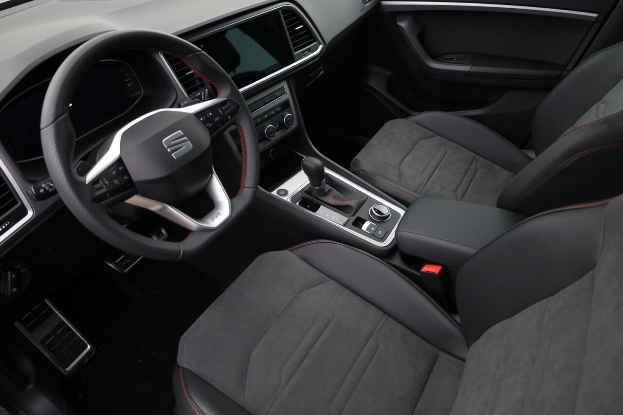 Seat ATECA 1.5 TSI FR Business Intense 150PK / 110kW Achteruitrijcamera, panoramadak, Apple Carplay & Android Auto, dodehoekdetectie, navigatie, verwarmbare voorstoelen + stuurwiel, alcantara interieur, digitaal instrumentenpaneel, adaptive cruise control (ACC), gro