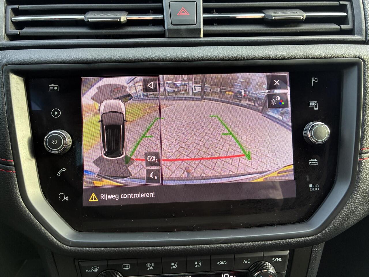 Seat Arona 1.5 TSI EVO FR Business Intense | Climate control | Navigatie | Camera | Cruise control | Elektrisch Pakket | Parkpilot | Trekhaak |