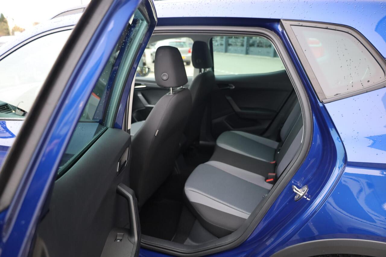 Seat Arona 1.0 TSI Style Business Intense NL auto 1e eigenaar nieuw door ons geleverd en onderhouden digital cockpit stoelverwarming BEATS audio 2 x ihv voorstoelen navigatie achteruitrijcamera pdc voor en achter cruise control climatronic privacy glas