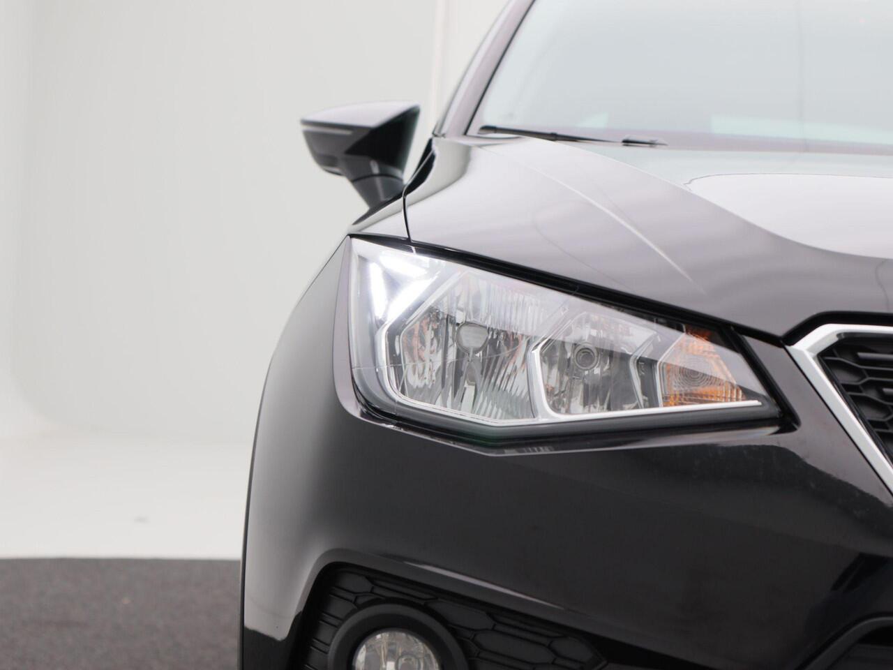Seat Arona 1.0 TSi 110 Pk Style Business Intense | Adaptive Cruise | CarPlay | Navigatiesysteem | Dodehoekdetectie | Trekhaak | 16 Inch | Privacy Glass | 88.244 Km