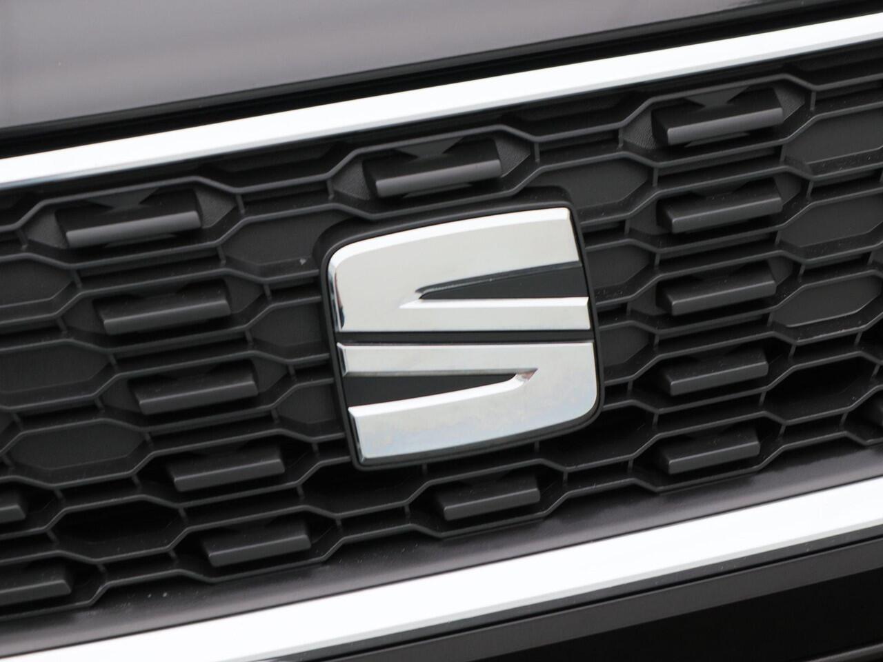 Seat Arona 1.0 TSi 110 Pk Style Business Intense | Adaptive Cruise | CarPlay | Navigatiesysteem | Dodehoekdetectie | Trekhaak | 16 Inch | Privacy Glass | 88.244 Km