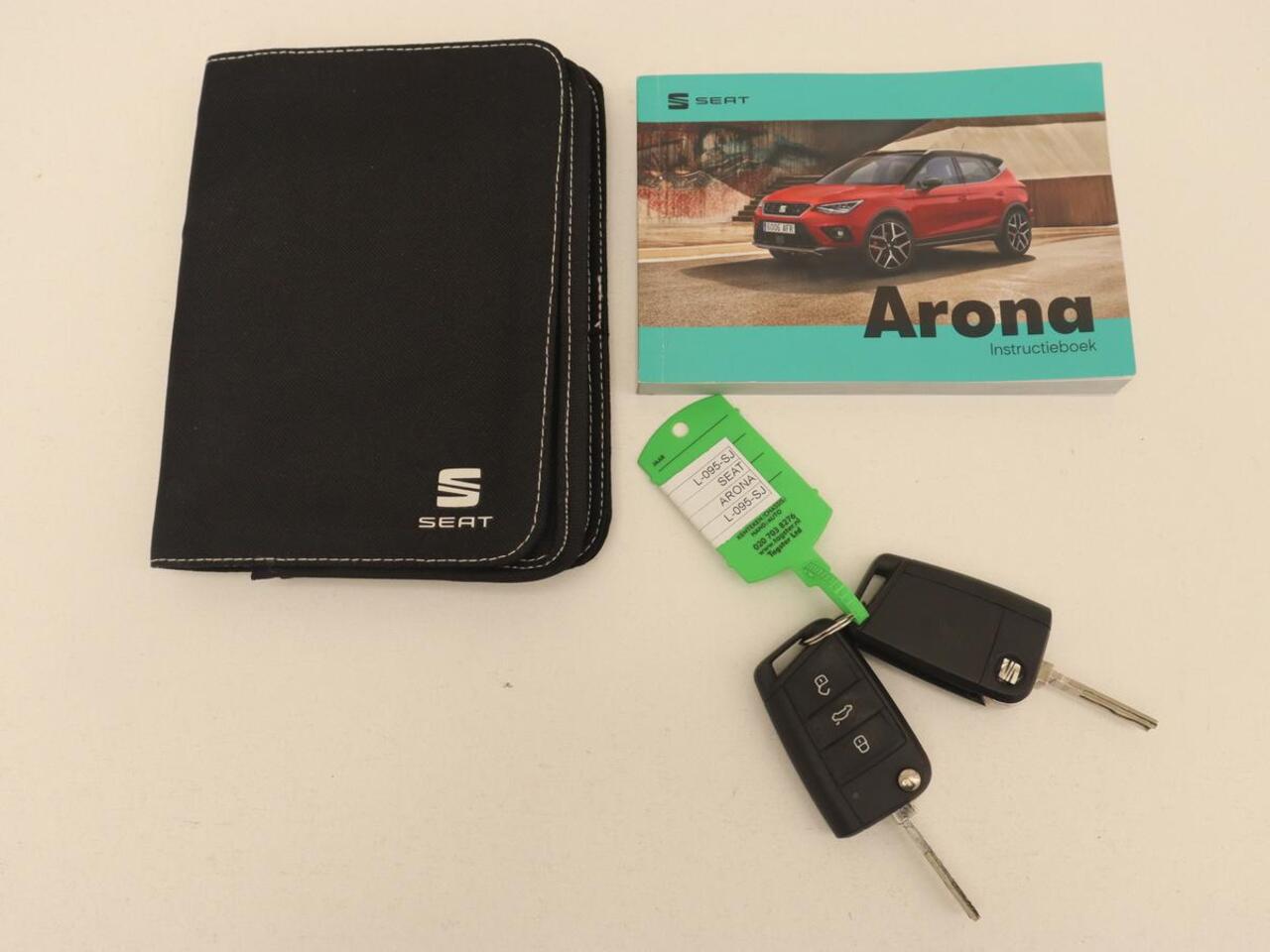 Seat Arona 1.0 TSI Style Business Intense Plus | Carplay | Camera | Adaptive cruise | Climate control | Stoelverwarming | Navigatie | Full LED | Virtual Cockpit | Getint glas