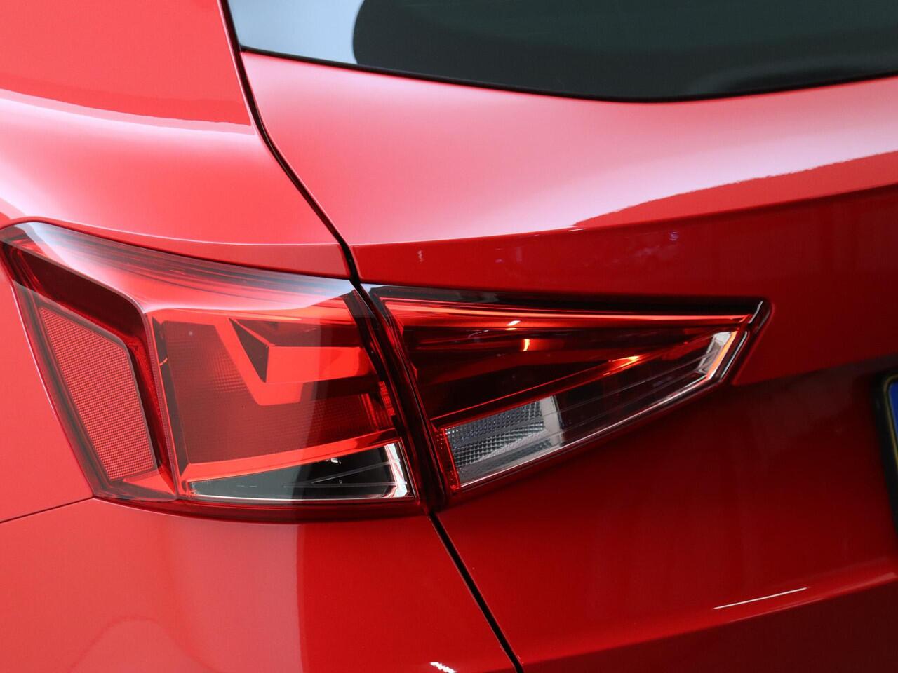 Seat Arona 1.0 TSI Style Business Intense | Trekhaak | Keyless | Navigatie | Parkeerassistent | Dodehoek detectie | Achteruitrijcamera | Adaptieve cruise control |