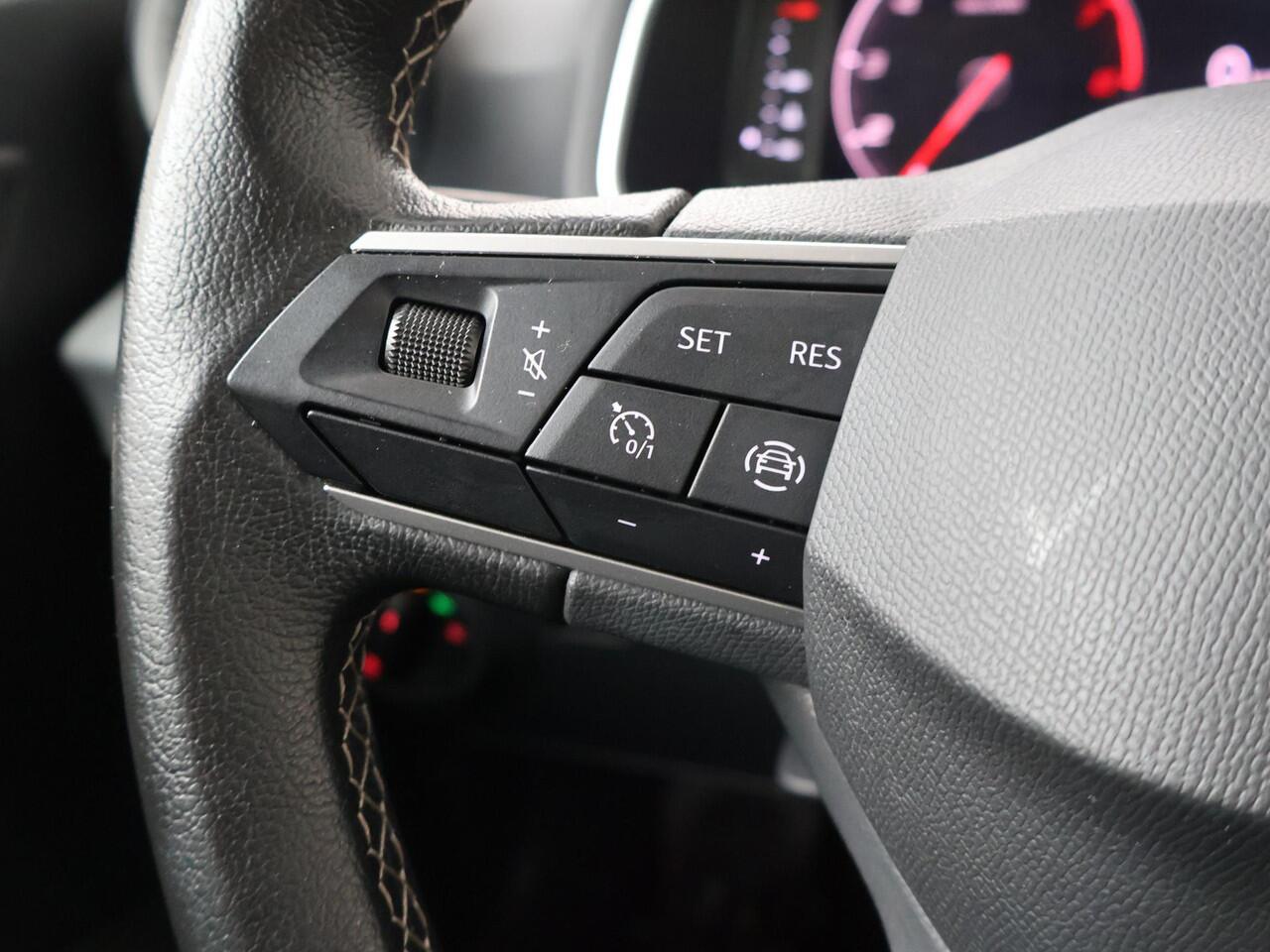 Seat Arona 1.0 TSI Style Business Intense | 95 PK | LED verlichting | Navigatiesysteem | Climate control |